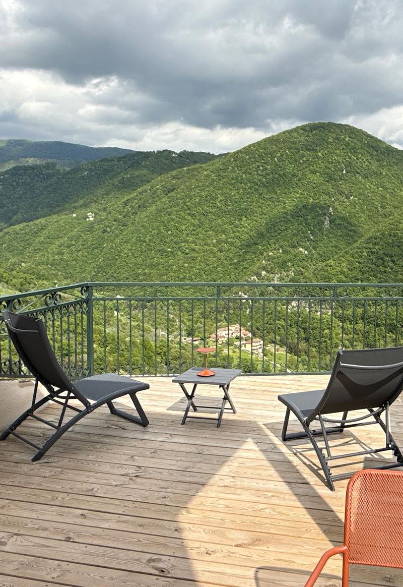 Panorama dal terrazzo con vista sui Monti Ernici dalla terrazza del B&B